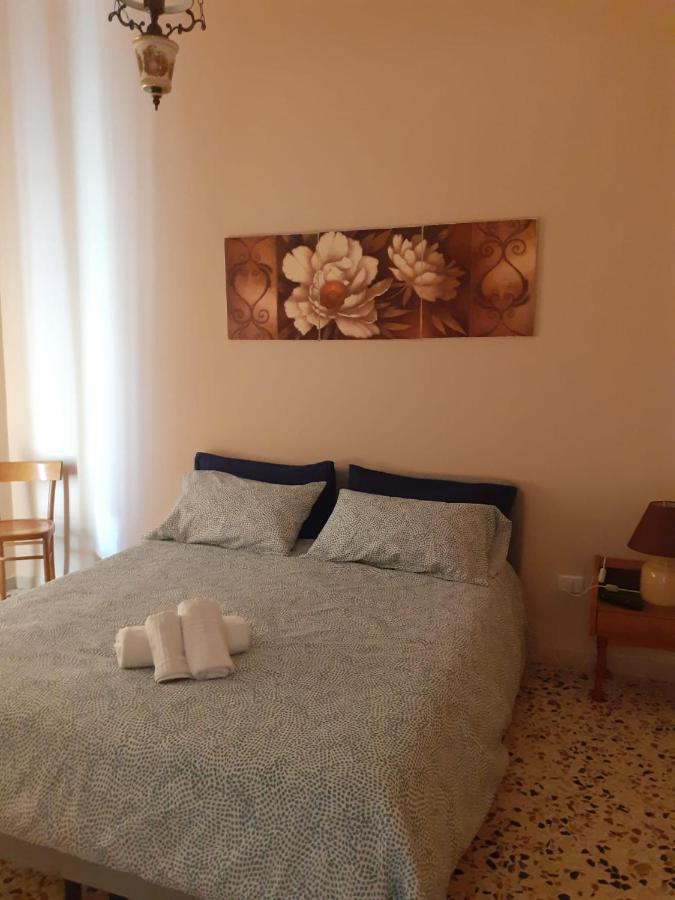 הוילה מזרה דל ואלו A Due Passi Dal Centro מראה חיצוני תמונה